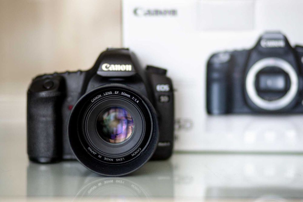 CANON EOS 5D MARK II FULL FRAME с обектив Canon EF 50mm f 1.4 USM  ТОП