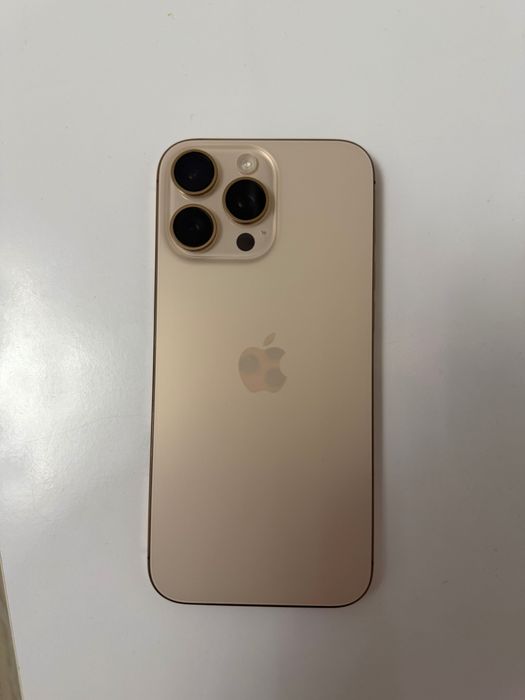 Vand iPhone 16 pro max impecabil Gold