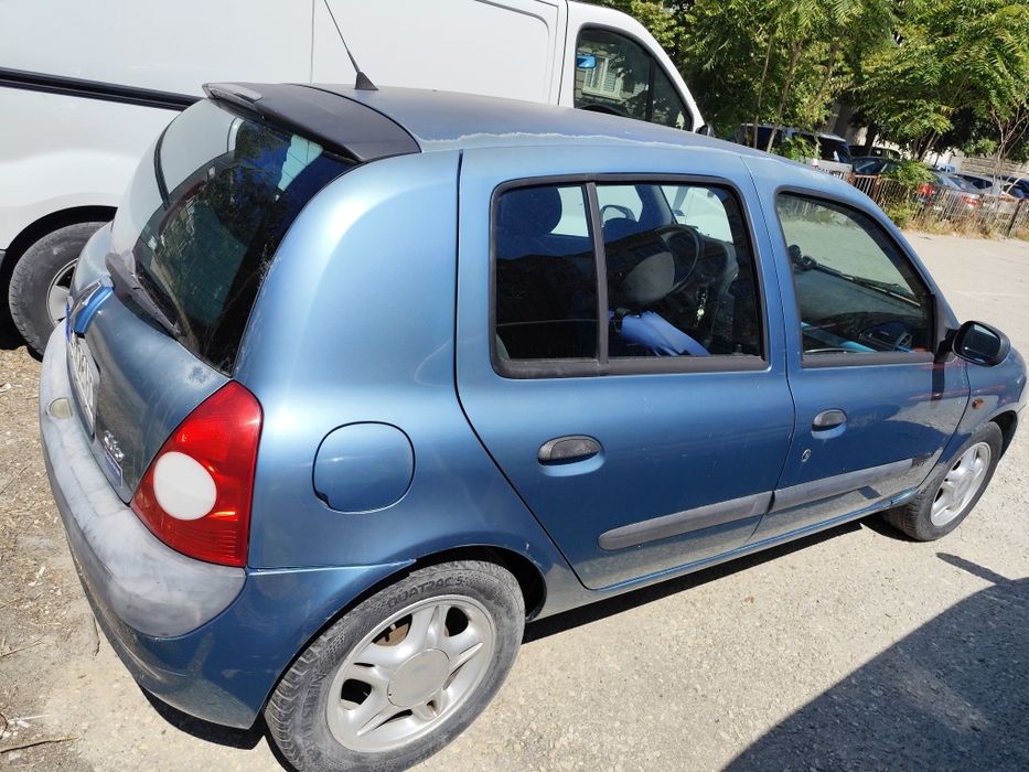 Продавам Рено Клио 2