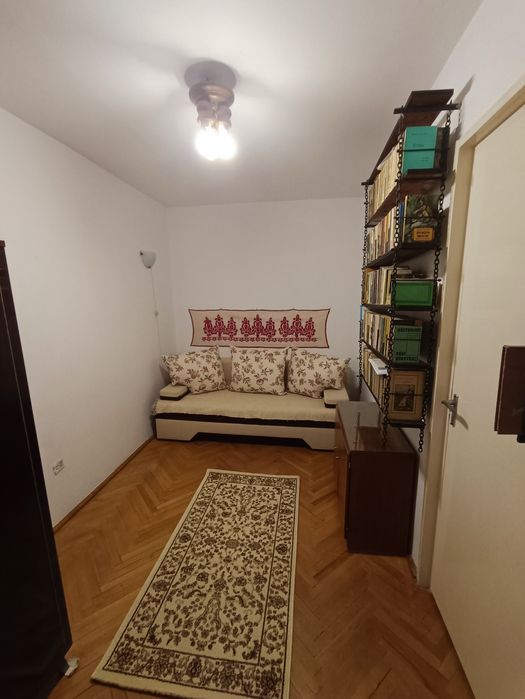 De vânzare apartament 2 camere cu garaj