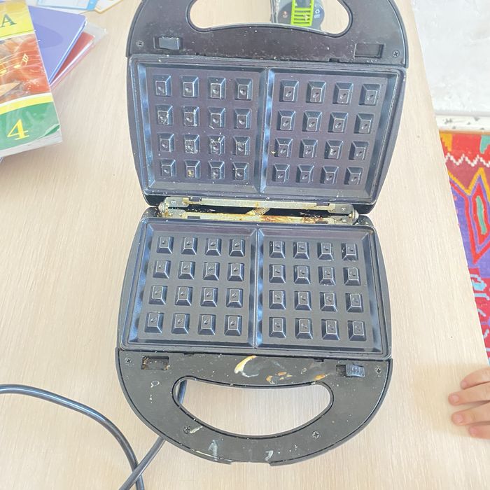 Продам Вафелницу