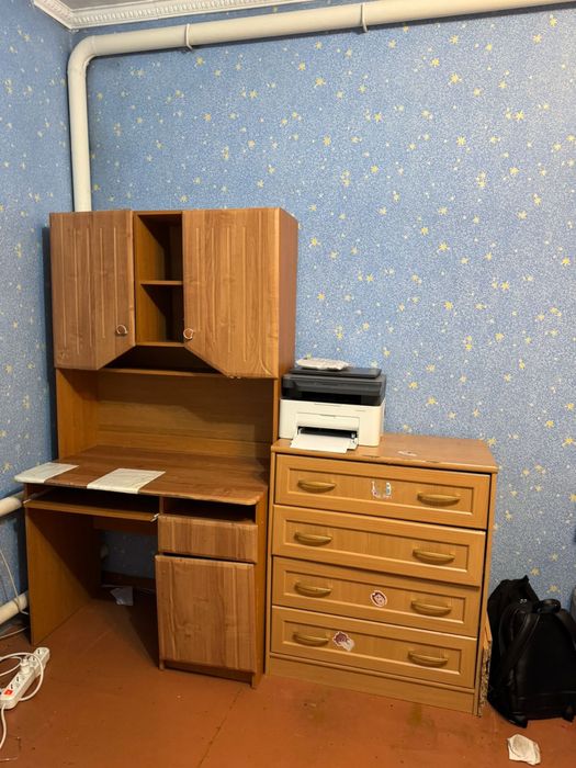 Стол и комод б/у