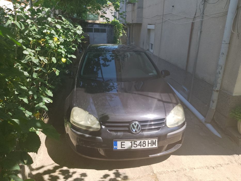 Фолксваген голф .2005 г. /1.4 бензин , цвят черен