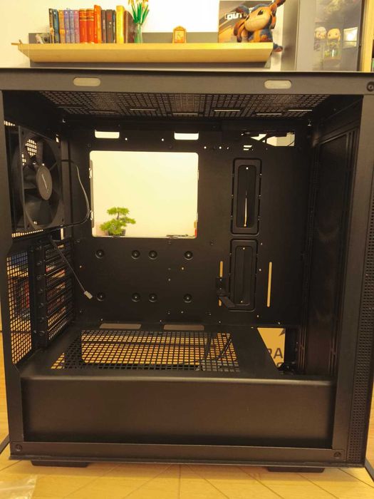 Rezervat Carcasa Mid Tower Gaming