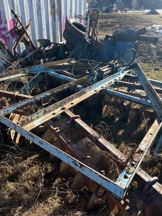 Vand tractor universal 445 UTB cu plug disc si cupa in tiranț