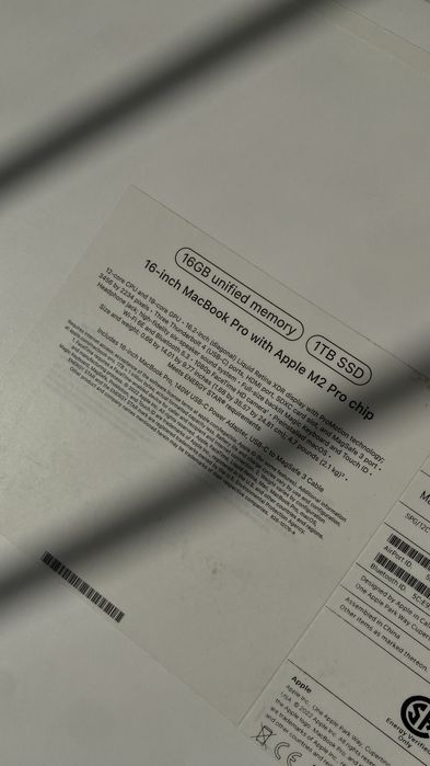 Macbook  M2 pro сатылады срочны
