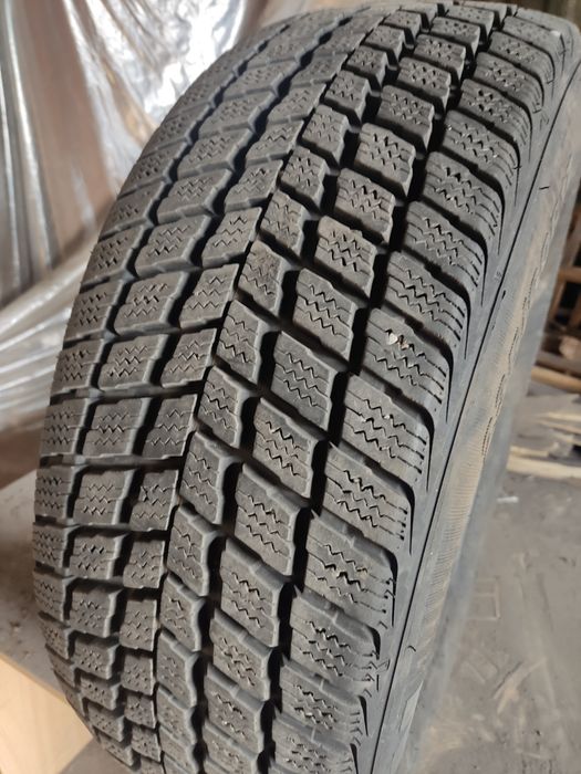 Шины зимние б/у (4шт)235/60 R17