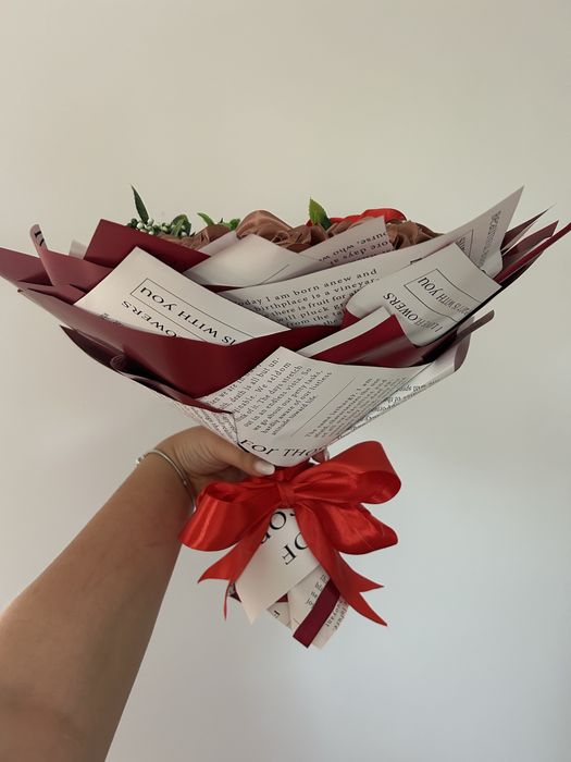 Buchet elegant, realizat manual, din 19 trandafiri din panglică