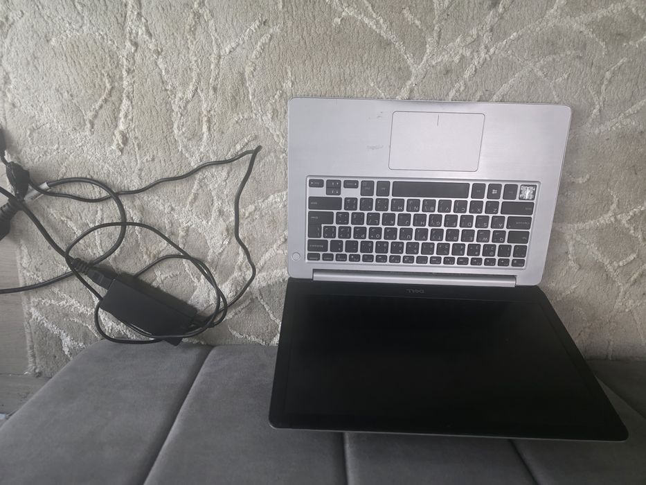 Vand laptop Dell inspiron cu defecte