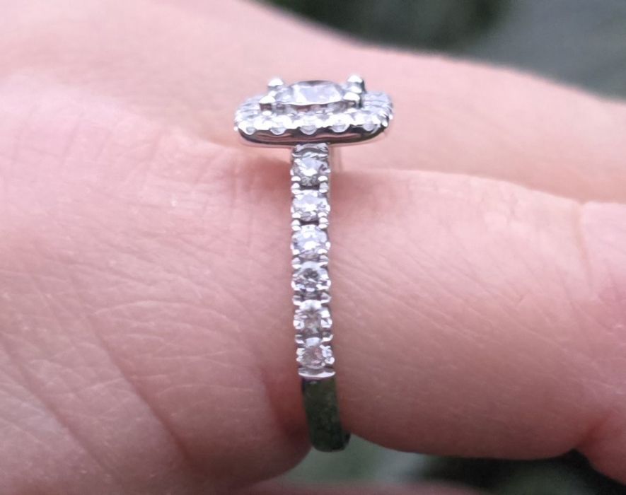 Inel de logodnă din aur cu diamante naturale 0,95ct.