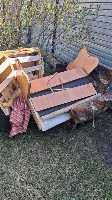 Дрова старая мебель