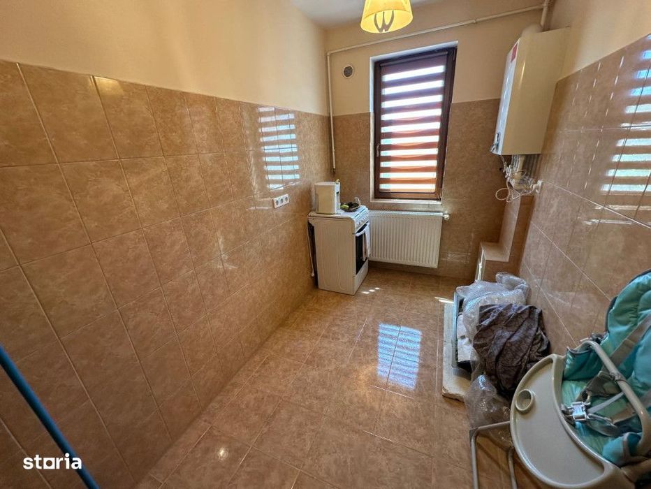 Vanzare- Apartament cu 2 camere, decomandat, etajul 1
