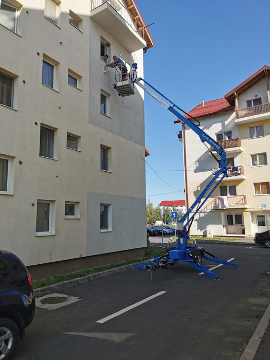 vând nacelă tractabilă Genie