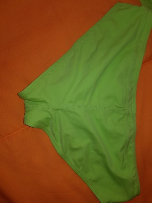 луксозен зелен бански топмодел Хавай и Розов с нежни къдрички и връзки