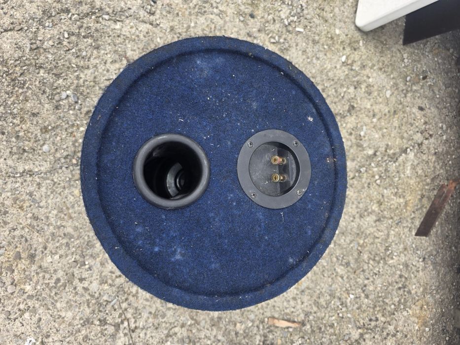 Vand subwoofer auto