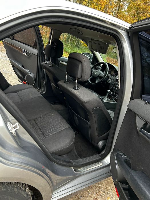 Se vinde sau se dă la schimb pe tractor mic ,Mercedes  c 200 an 2007