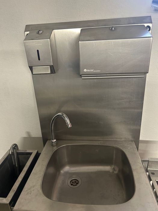 Vând chiuvetă inox carmangerie