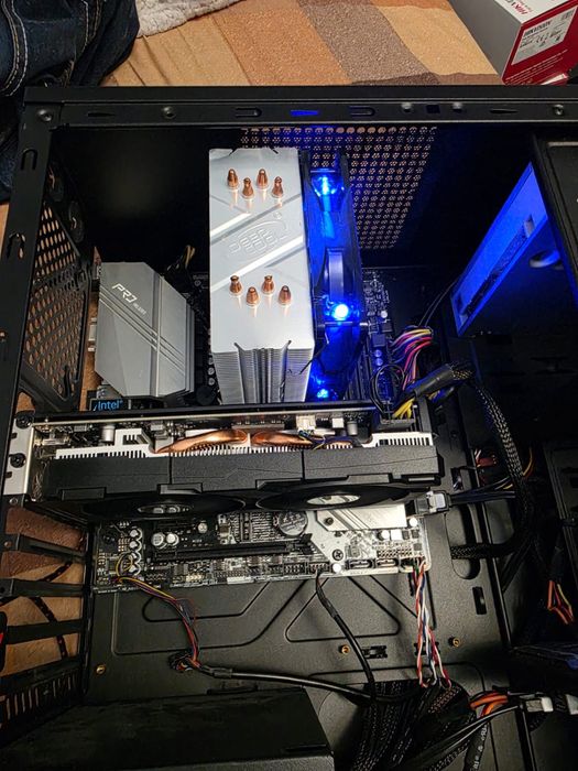 Продаю процессор i7 9700 материнка B365 PRO4