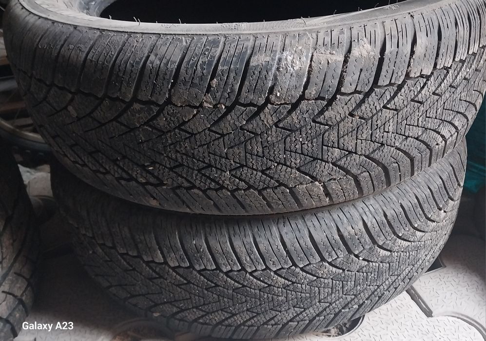 Продам 2 баллона зимней резины на 17