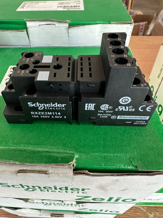 Soclu Releu Schneider RXZE2M114 4CO 14 Pini 10 A 300 VAC