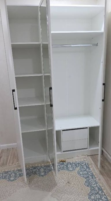 Шкаф с зеркалом продам