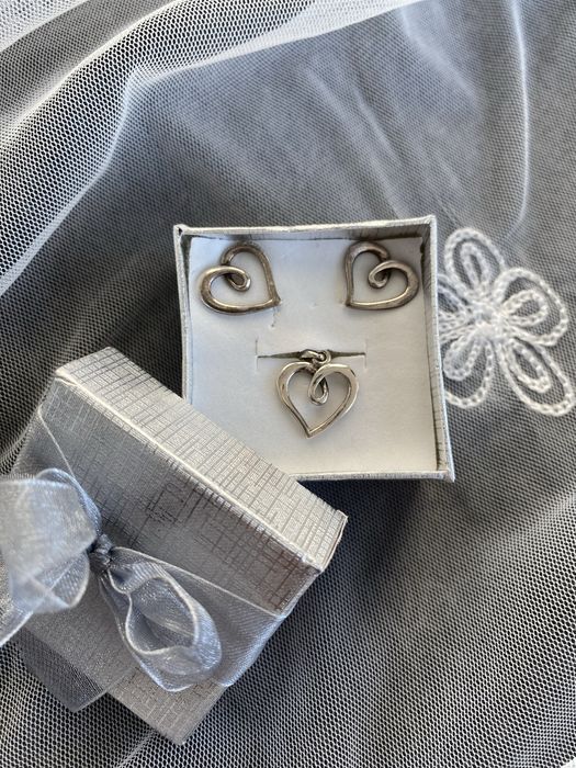 Сребърен комплект обеци и колие сърце