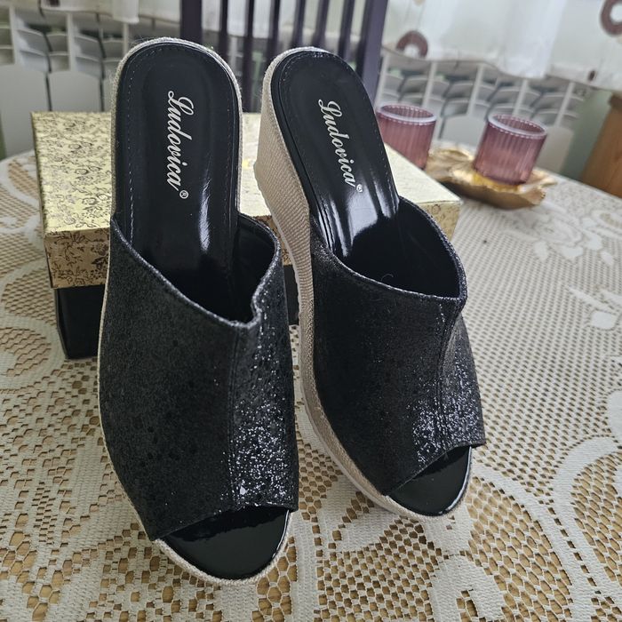 Модно дамско сабо