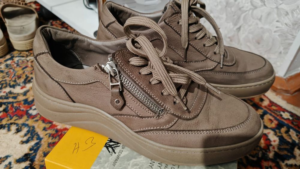 Кросовки обувь продам