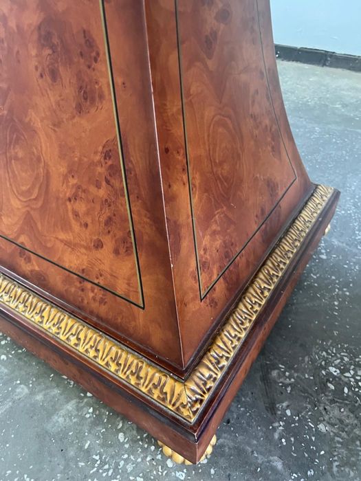 Продам стол к столу есть стулья в продаже