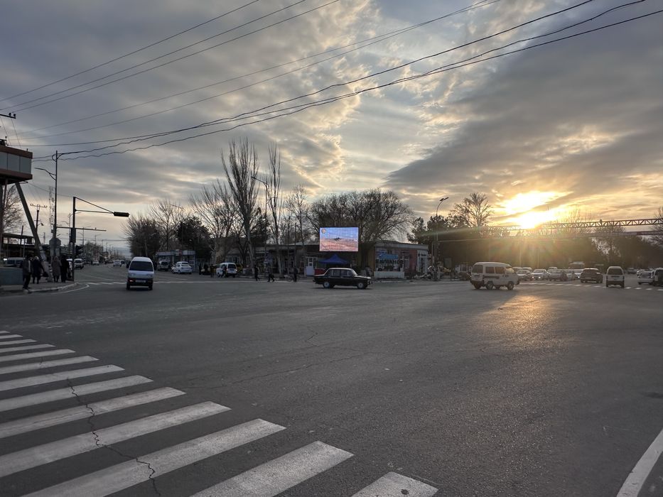 Tashqi ekranlarda peklama xizmati