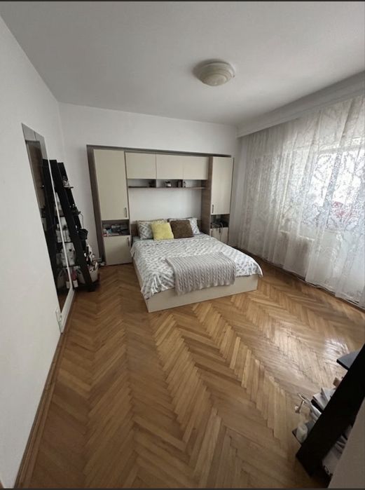 Apartament spațios de vânzare 125 mp Parter Zona Craiovei, lângă Școala Nr. 11