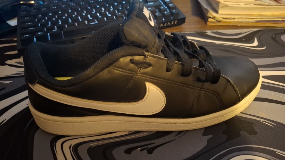 Adidasi nike negri