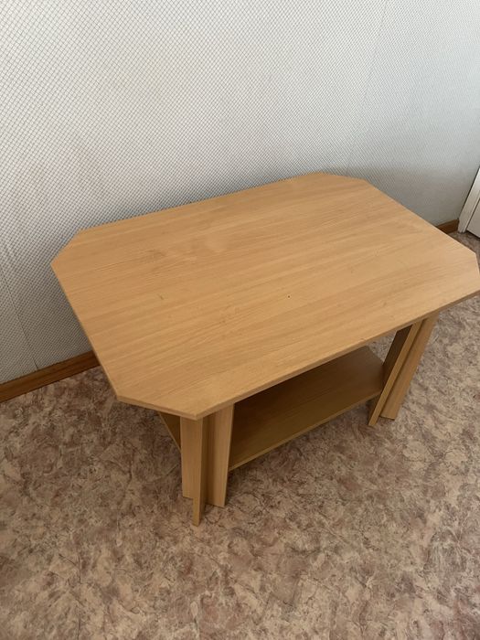 Продаеться Журнальный столик