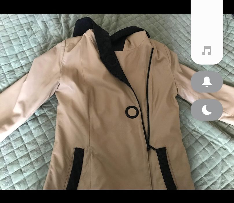 Отличная кожаная куртка с капюшоном