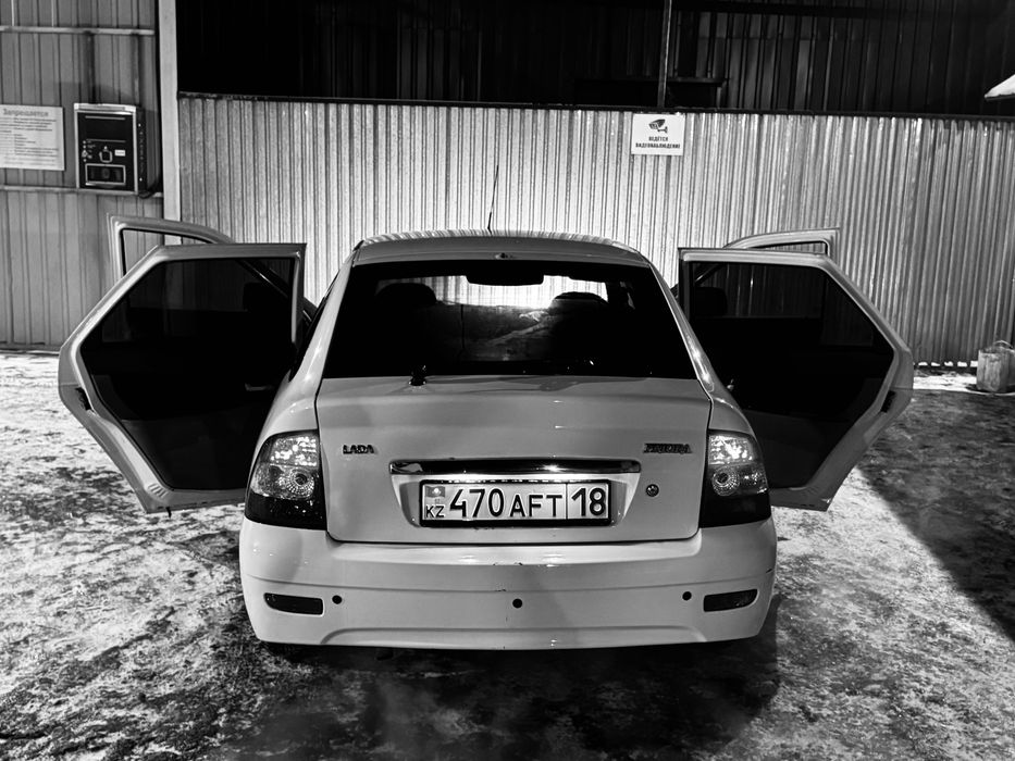 Приора Хэтжбек 2010