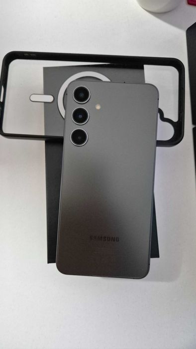 Samsung Galaxy S23 Ultra 256Gb si Samsung S24+ 256Gb