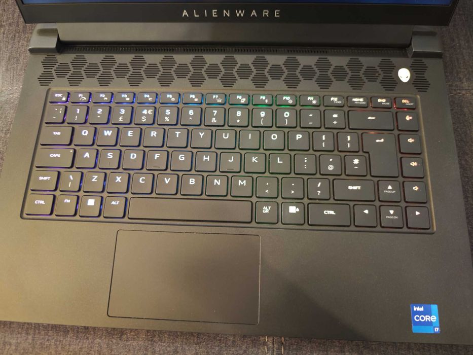 Alienware m15 R7 -165hz / i7 12700h / RTX 3060 140w / 16 Ram / 512 SSD