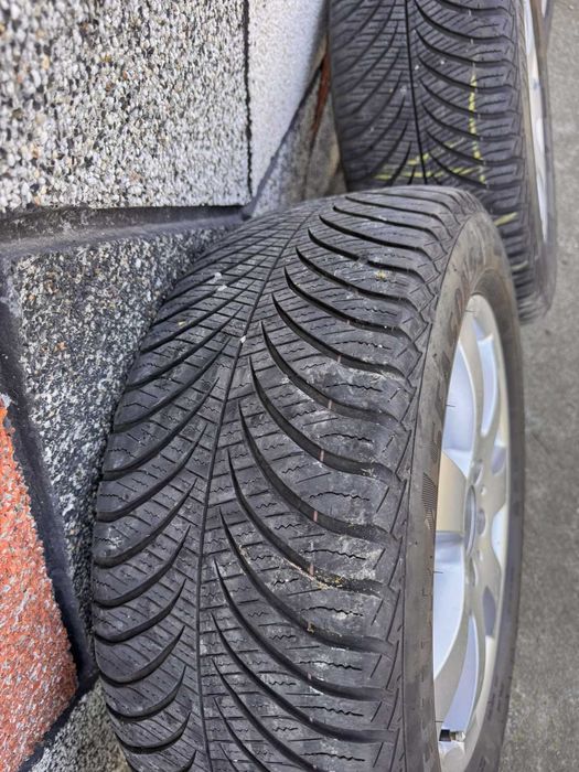 Комплект оригинални алуминиеви джанти Mercedes 17” с всесезонни гуми Goodyear Vector 4Seasons - 235/55/17.