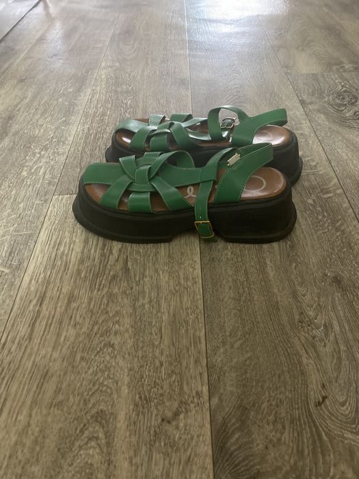 Женская обувь сандалии