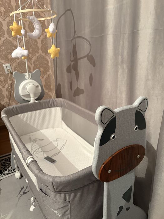 Кровать-манеж с автоукачиванием и музыкой