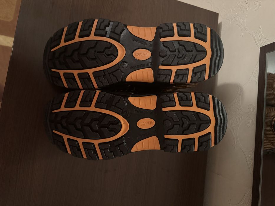 Продам рабочии ботинки 46р.