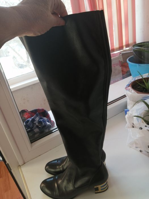 Продам кожаннные высокие сапоги