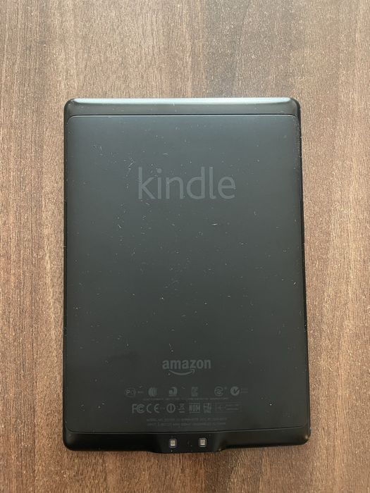 Amazon Kindle 5 (Model D01100) - E-reader cu butoane fizice