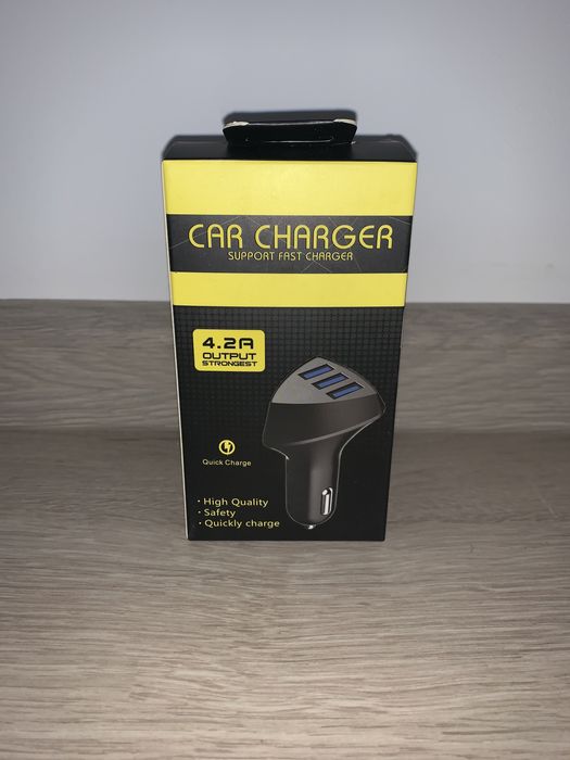 Incarcator auto cu 3 iesiri