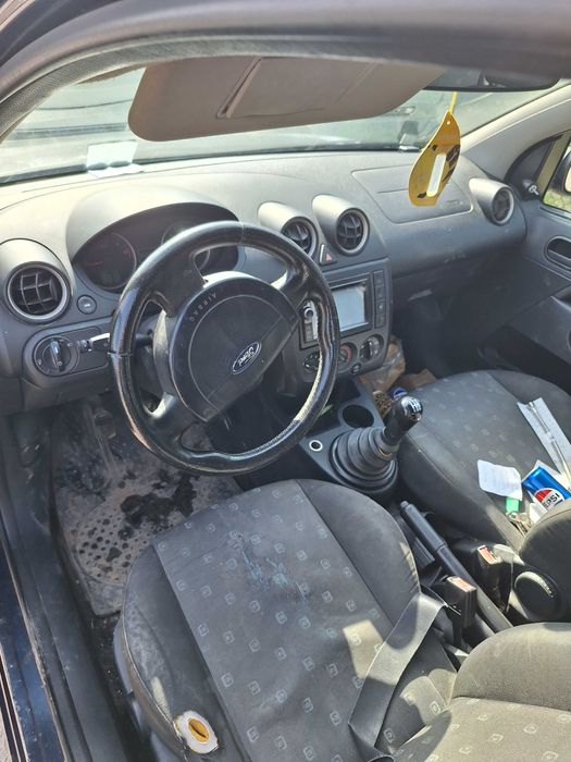 Ford fiesta de vânzare  3000 ron fix