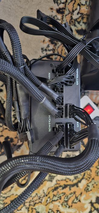 Sursa Corsair RMx Series RM750x 2018, 80+ Gold, 750W la 350 ron