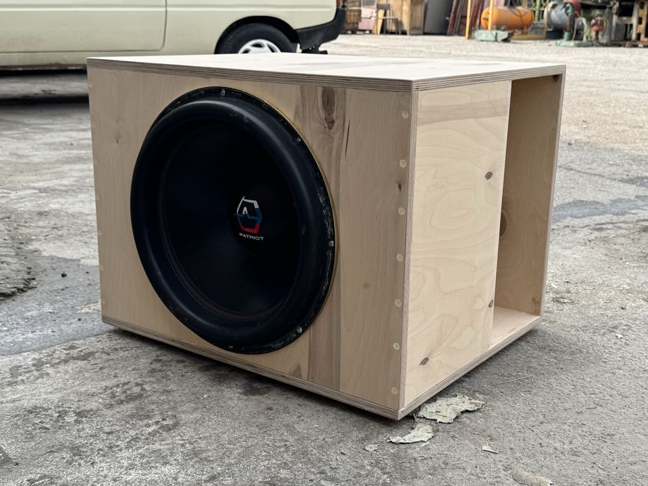 Продам комплект ( усилитель и сабвуфер в коробе экспо )