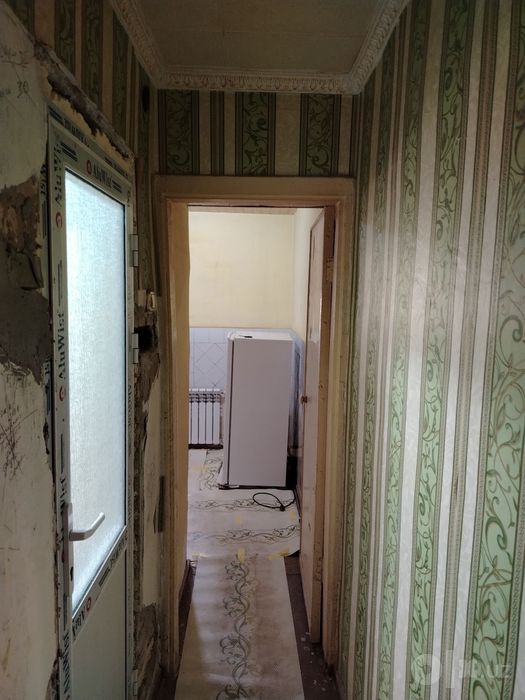 ПРОДАЕТСЯ Чирчик ш. 4 м/н кирпичный кубик дом 1/1/4 +2×6 балкон 46 м²
