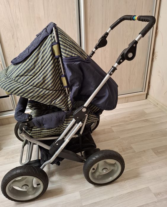 Коляска детская (с переноской)