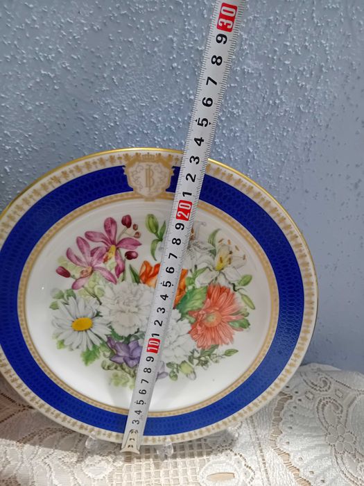 Чинии за стена с маркировка